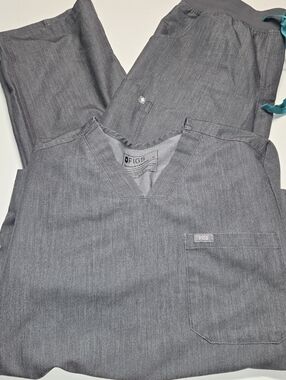 Figs Technical Collection womens Scrub Set Gray Pants L Top M